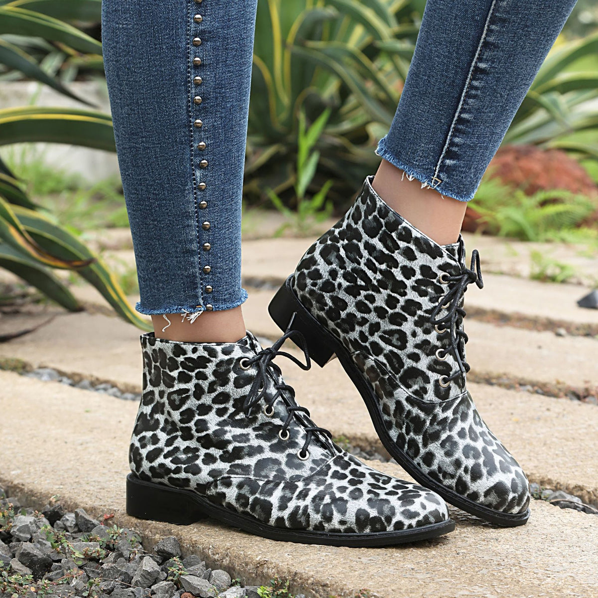 Autumn/winter casual low heel leopard print extra large size lace-up low-cut Martin boots Made to order, ships in 7 days