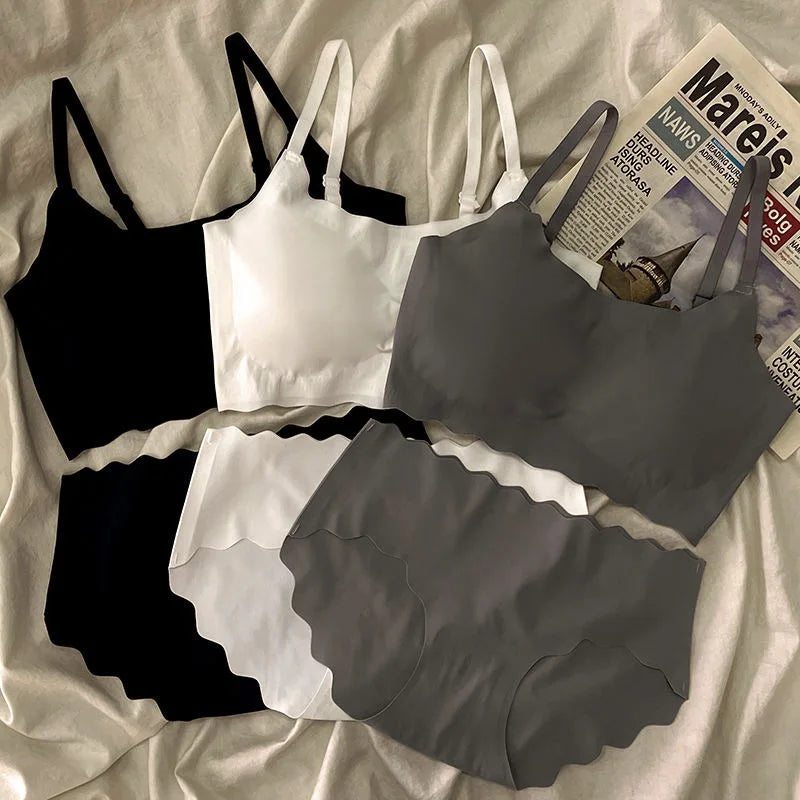 Seamless Scalloped Edge Bra and Panty Set for Women, Gray Black White Skin-Friendly Wireless Comfortable Lingerie Set