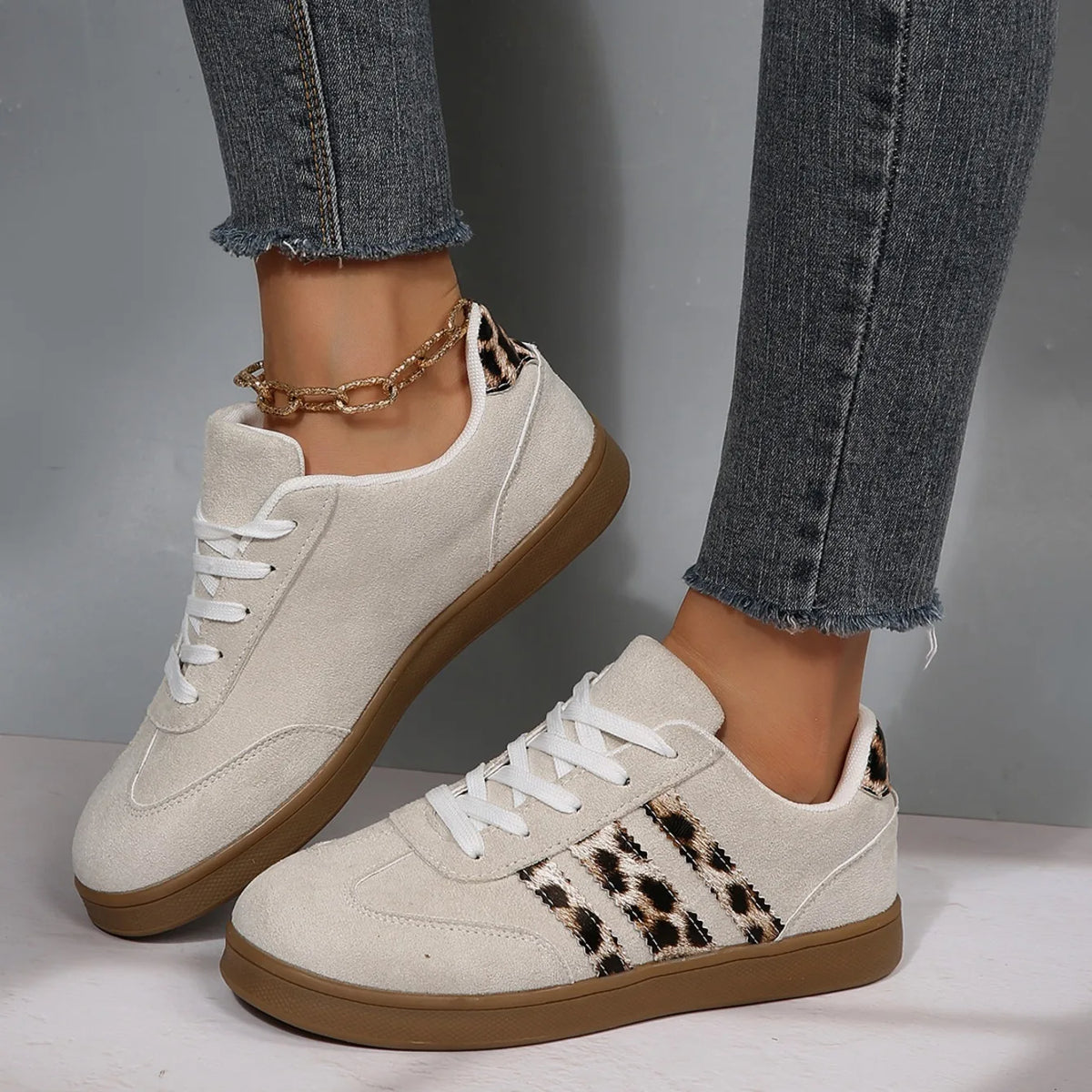 Women Sneakers 2025 Spring New Luxury Flat Loafers Comfortable Slip on Soft Sneakers Trend Lightweight Outdoor Shoes for Women