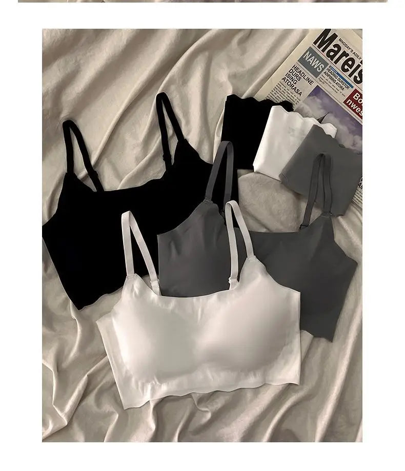 Seamless Scalloped Edge Bra and Panty Set for Women, Gray Black White Skin-Friendly Wireless Comfortable Lingerie Set