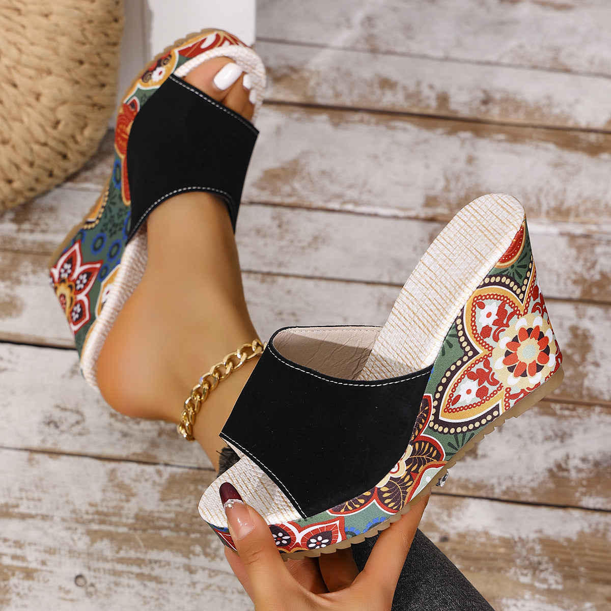 Slope heel thick sole fish mouth patterned high rise sandals