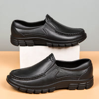 Lightweight Casual Leather Shoes for Men, Oil-Resistant and Slip-Resistant Chef Shoes Slip-On Driving Shoes, Garden Shoes, Fashionable