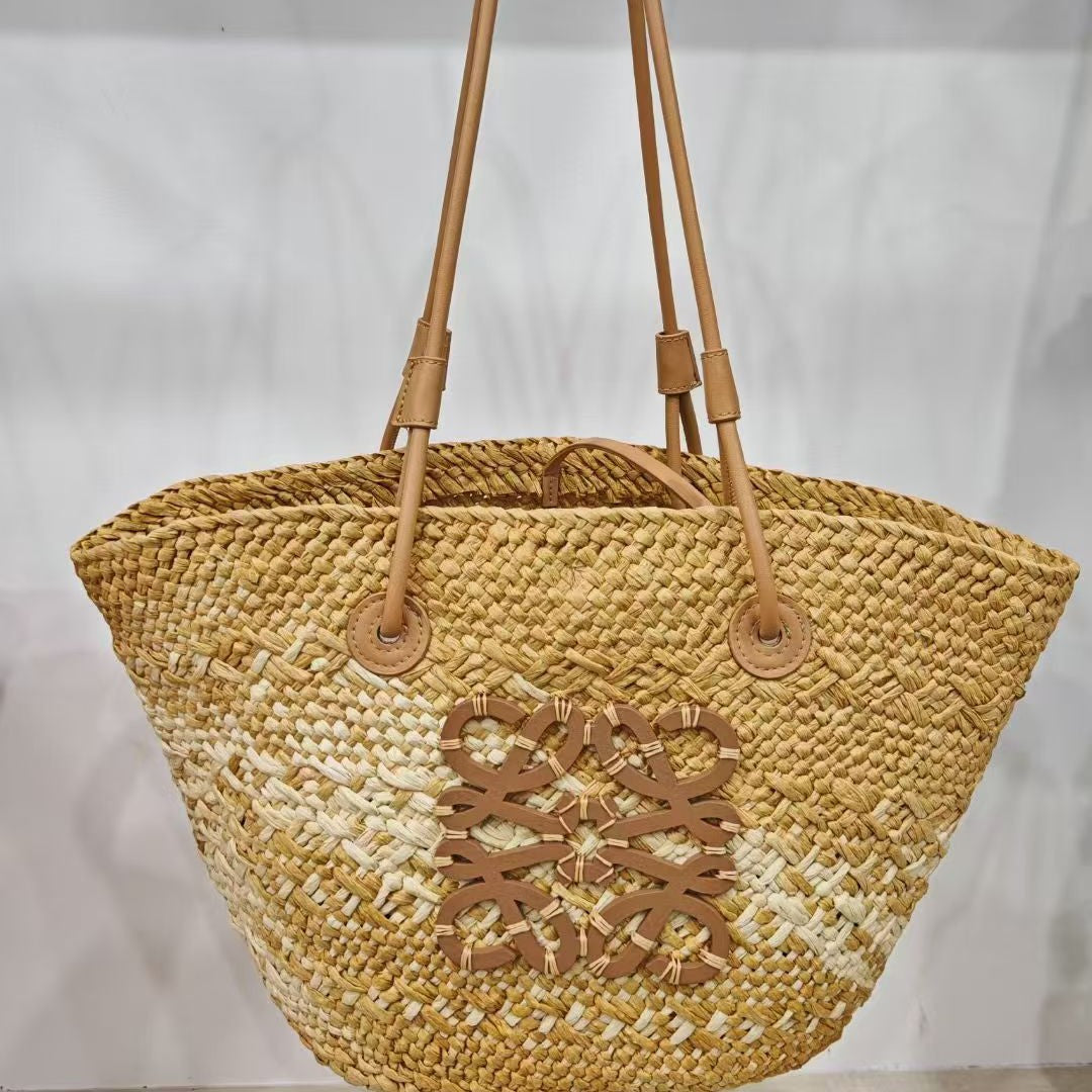 Straw beach bag