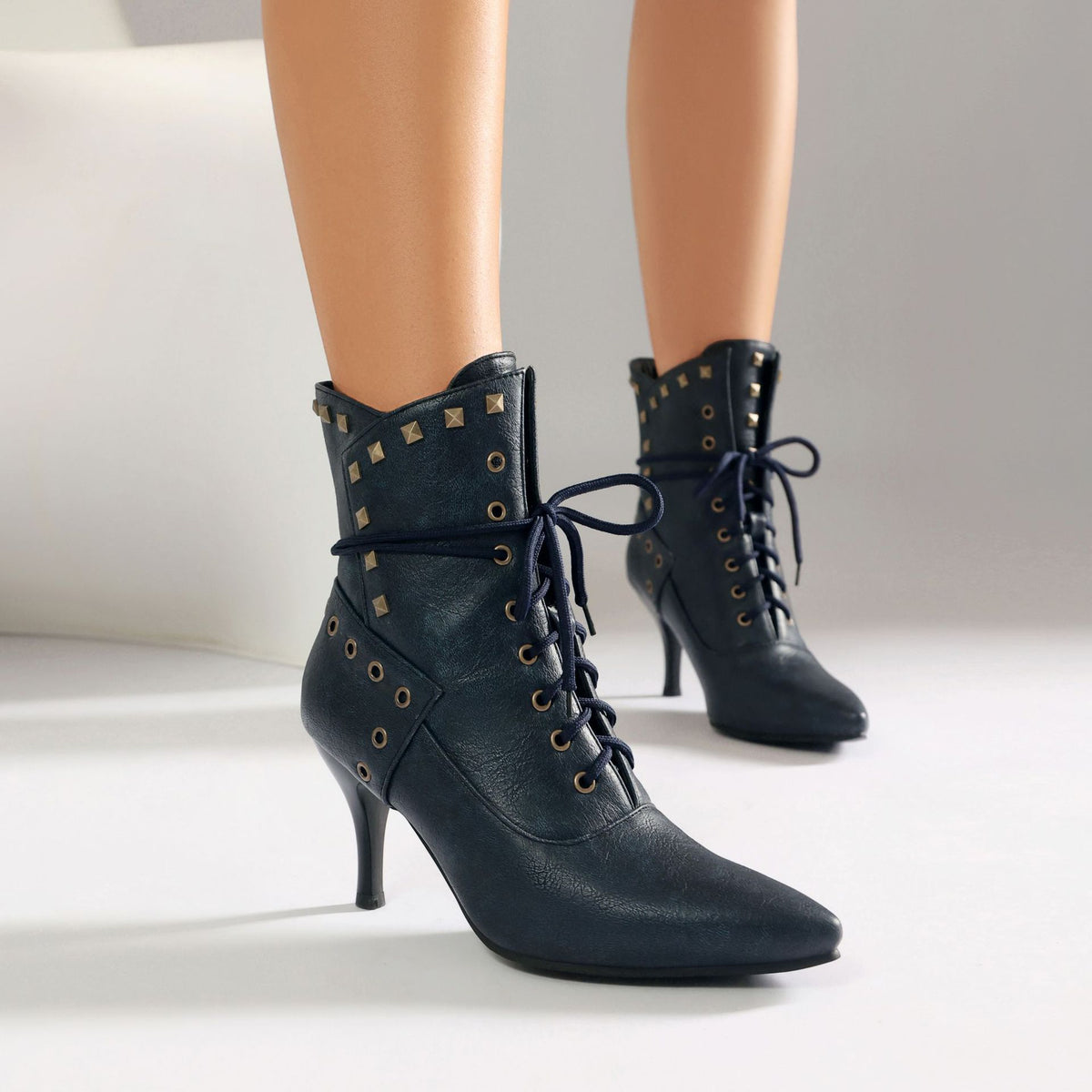Bulk Order Autumn/Winter Large Size Low-Cut Boots Pointed Toe Studs Front Lace-Up Martin Boots for Women Made to order, ships in 7 days