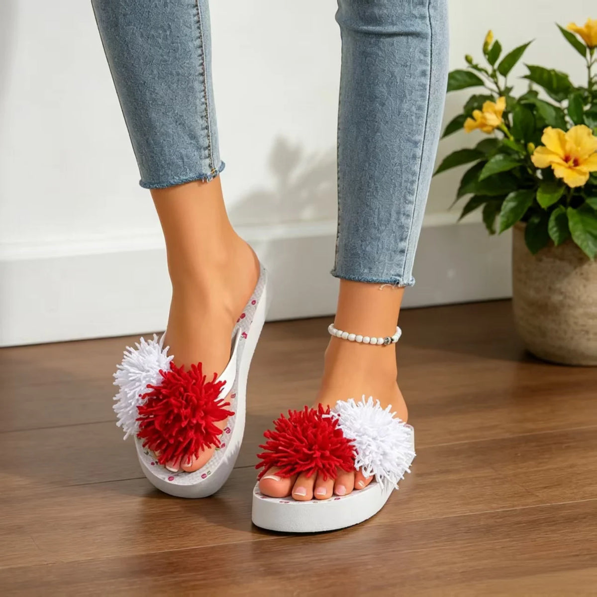 Women's Trend Red Flower Clip Toe Sandals Summer 2026 Beach Vacation Lightweight Soft Soles Flip Flops Woman Non Slip Slippers