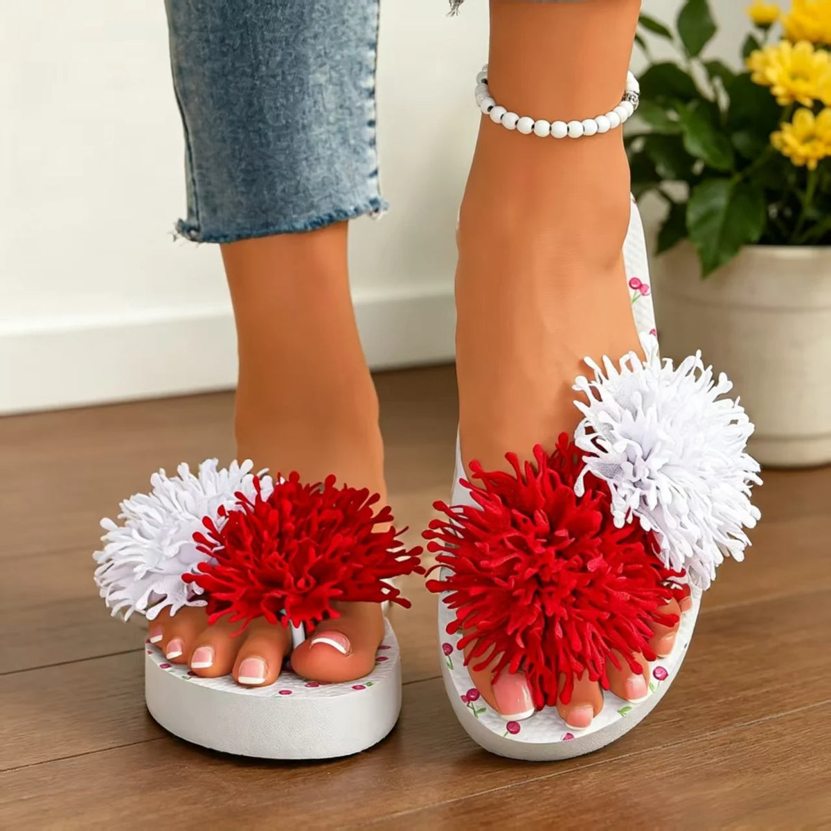 Women's Trend Red Flower Clip Toe Sandals Summer 2026 Beach Vacation Lightweight Soft Soles Flip Flops Woman Non Slip Slippers