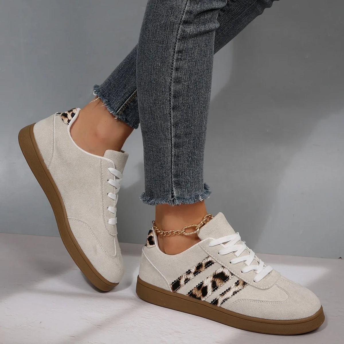 Women Sneakers 2025 Spring New Luxury Flat Loafers Comfortable Slip on Soft Sneakers Trend Lightweight Outdoor Shoes for Women