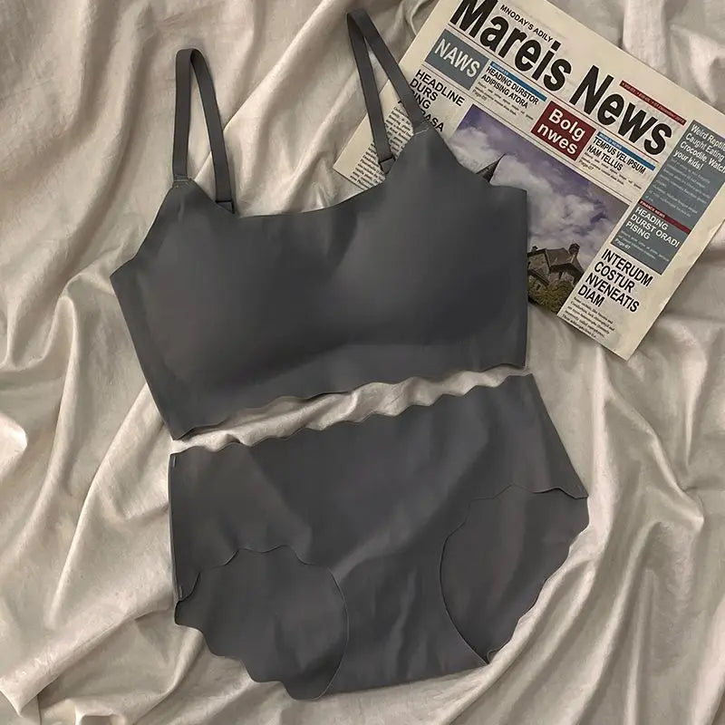 Seamless Scalloped Edge Bra and Panty Set for Women, Gray Black White Skin-Friendly Wireless Comfortable Lingerie Set