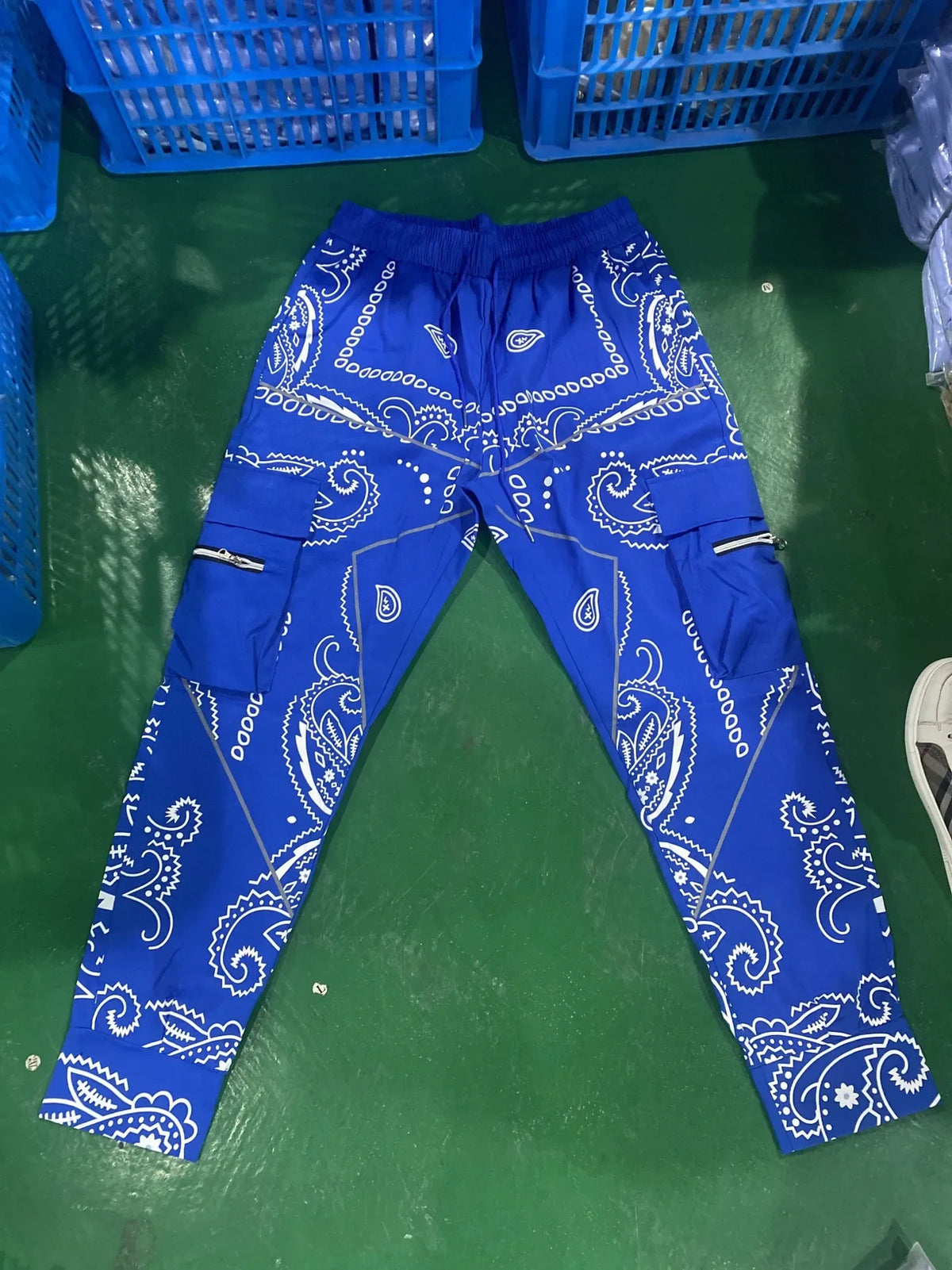 New Men's Cargo Pants Trend Printed Loose Hip Hop Fashion Street Wear Big Pocket Overalls Men Bright Color Four Seasons Trousers