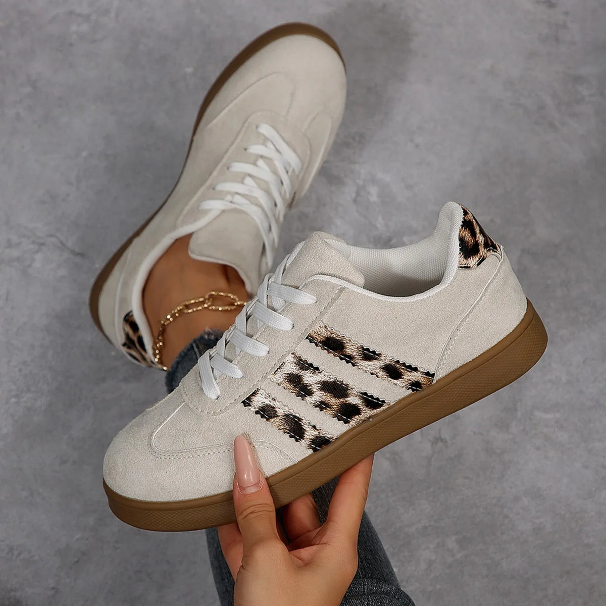 Women Sneakers 2025 Spring New Luxury Flat Loafers Comfortable Slip on Soft Sneakers Trend Lightweight Outdoor Shoes for Women