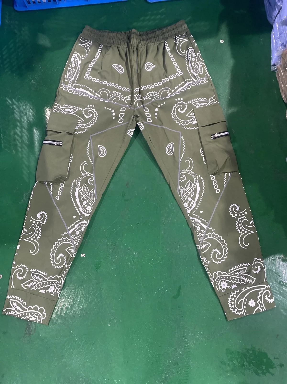 New Men's Cargo Pants Trend Printed Loose Hip Hop Fashion Street Wear Big Pocket Overalls Men Bright Color Four Seasons Trousers